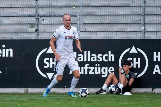 Phil Halbauer (SVS, 20), am Ball, Freisteller, Ganzkörper, Einzelbild, Einzelfoto, Aktion, Action, 31.07.2026, Sandhausen (Deutschland), Fussball, bfv-Verbandspokal, 3. Runde, SV Sandhausen - TSG 1862 09 Weinheim *** Phil Halbauer SVS, 20, on the ball, cutout, full-body, single frame, single photo, action, 07 31 2026, Sandhausen, Germany, soccer, bfv Association Cup, 3rd round, SV Sandhausen vs. TSG 1862 09 Weinheim xozx