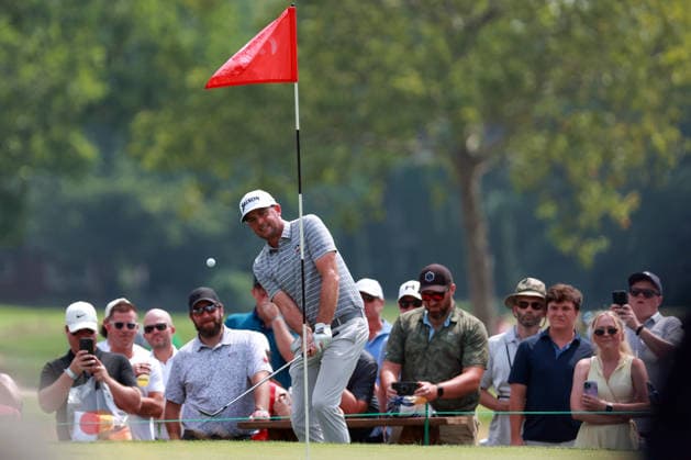 U.S. Senior Open Championship DETROIT, MICHIGAN - JULY 31: Keegan Bradley of Woodstock, Vermont chips to the 10th green during the second round of the Rocket Classic 2026 at the Detroit Golf Club in Detroit, Michigan, USA, July 31, 2026. Detoit Michian United States  Copyright: xAmyxLemusx originalFilename:lemus-ussenior260731_npAh4.jpg