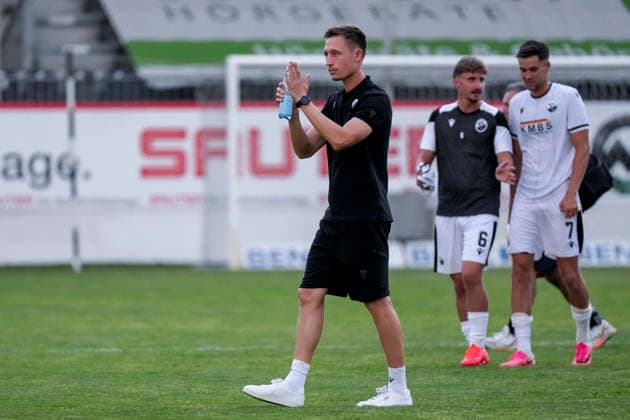 Kevin Stotz (Trainer, Cheftrainer, SVS), Jubel nach dem Schlusspfiff, Freude über den Sieg, Sieger, Gewinner, jubelt, jubeln, fröhlich, positiv, freut sich, freuen, optimistisch, Highlight, Action, Aktion, 31.07.2026, Sandhausen (Deutschland), Fussball, bfv-Verbandspokal, 3. Runde, SV Sandhausen - TSG 1862 09 Weinheim *** Kevin Stotz, Coach, Head Coach, SVS, Celebrating after the final whistle, Joy over the victory, Winner, Celebrating, Cheering, Happy, Positive, Delighted, Optimistic, Highlight, Action, July 31, 2026, Sandhausen, Germany, soccer, bfv Association Cup, 3rd round, SV Sandhausen vs. TSG 1862 09 Weinheim xozx