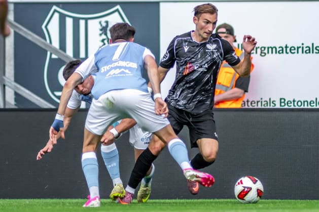Chemnitz, Deutschland 31. Juli 2026: Regionalliga Nordost - 2026 2027 - Sp. 2 - Chemnitzer FC gegen BFC Preussen Im Bild: v. li. im Zweikampf Tobias Stockinger (CFC) und Luca Butkovic (BFC) *** Chemnitz, Germany, July 31, 2026; Northeast Regional League 2026–2027, Matchday 2: Chemnitzer FC vs. BFC Preussen. Pictured, from left, in a tackle: Tobias Stockinger (CFC) and Luca Butkovic (BFC). Copyright: xFotostandx xNachtigallx