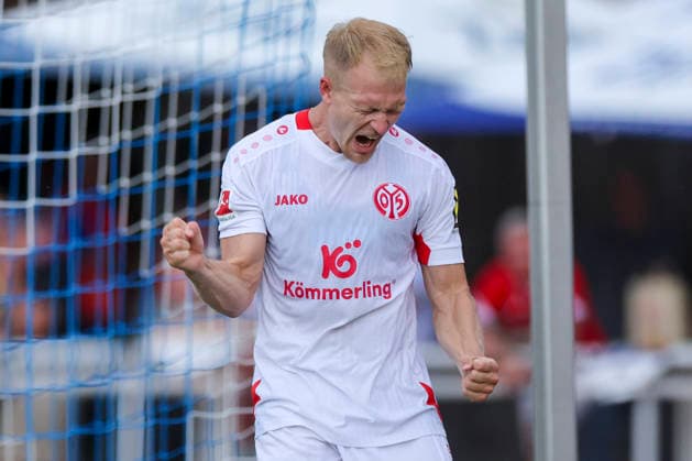 Andreas Hanche-Olsen (1. FSV Mainz 05) celebrates after scoring his teams first goal during the pre-season friendly match between 1. FSV Mainz 05 and Shabab Al Ahli at Grenzlandstadium Arena on July 31, 2026 in Kufstein, Austria. (Photo by Marco Steinbrenner DeFodi Images) - *** Andreas Hanche Olsen of 1 FSV Mainz 05 celebrates after scoring his team s first goal during the preseason friendly match between 1 FSV Mainz 05 and Shabab Al Ahli at the Grenzlandstadium Arena on July 31, 2026 in Kufstein, Austria. Photo by Marco Steinbrenner, DeFodi Images