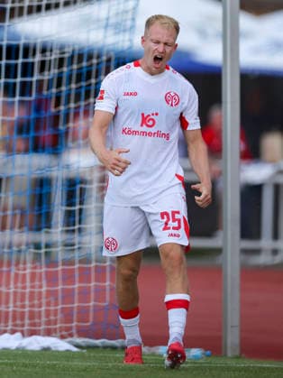 Andreas Hanche-Olsen (1. FSV Mainz 05) celebrates after scoring his teams first goal during the pre-season friendly match between 1. FSV Mainz 05 and Shabab Al Ahli at Grenzlandstadium Arena on July 31, 2026 in Kufstein, Austria. (Photo by Marco Steinbrenner DeFodi Images) - *** Andreas Hanche Olsen of 1 FSV Mainz 05 celebrates after scoring his team s first goal during the preseason friendly match between 1 FSV Mainz 05 and Shabab Al Ahli at the Grenzlandstadium Arena on July 31, 2026 in Kufstein, Austria. Photo by Marco Steinbrenner, DeFodi Images