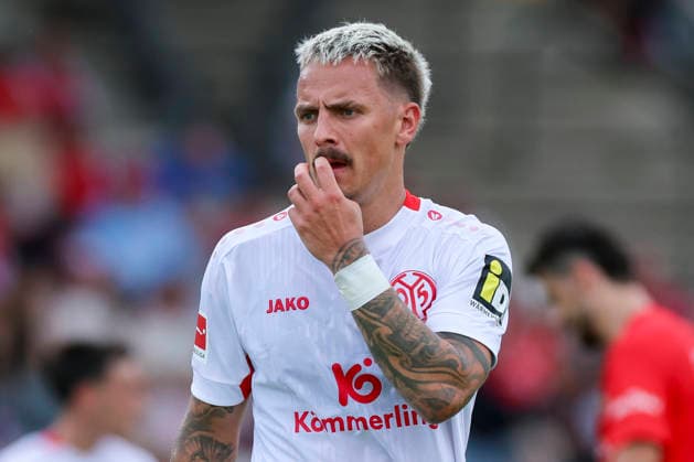 Phillip Tietz (1. FSV Mainz 05) looks dejected during the pre-season friendly match between 1. FSV Mainz 05 and Shabab Al Ahli at Grenzlandstadium Arena on July 31, 2026 in Kufstein, Austria. (Photo by Marco Steinbrenner DeFodi Images) - *** Phillip Tietz of 1 FSV Mainz 05 looks dejected during the preseason friendly match between 1 FSV Mainz 05 and Shabab Al Ahli at the Grenzlandstadium Arena on July 31, 2026 in Kufstein, Austria. Photo by Marco Steinbrenner, DeFodi Images