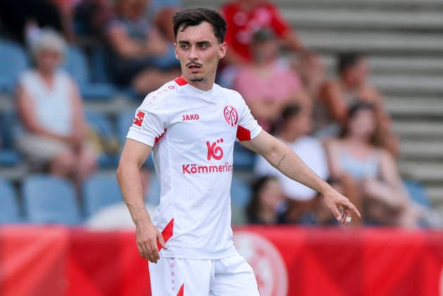 Paul Nebel (1. FSV Mainz 05) gestures during the pre-season friendly match between 1. FSV Mainz 05 and Shabab Al Ahli at Grenzlandstadium Arena on July 31, 2026 in Kufstein, Austria. (Photo by Marco Steinbrenner DeFodi Images) - *** Paul Nebel of 1 FSV Mainz 05 gestures during the preseason friendly match between 1 FSV Mainz 05 and Shabab Al Ahli at the Grenzlandstadium Arena on July 31, 2026, in Kufstein, Austria. Photo by Marco Steinbrenner, DeFodi Images