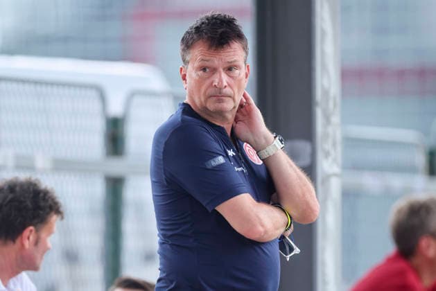 Vorstand und Kommunikation Christian Heidel (1. FSV Mainz 05) looks on during the pre-season friendly match between 1. FSV Mainz 05 and Shabab Al Ahli at Grenzlandstadium Arena on July 31, 2026 in Kufstein, Austria. (Photo by Marco Steinbrenner DeFodi Images) - *** Christian Heidel, Director of Sports and Communications for 1 FSV Mainz 05, watches during the preseason friendly match between 1 FSV Mainz 05 and Shabab Al Ahli at the Grenzlandstadium Arena on July 31, 2026 in Kufstein, Austria. Photo by Marco Steinbrenner, DeFodi Images