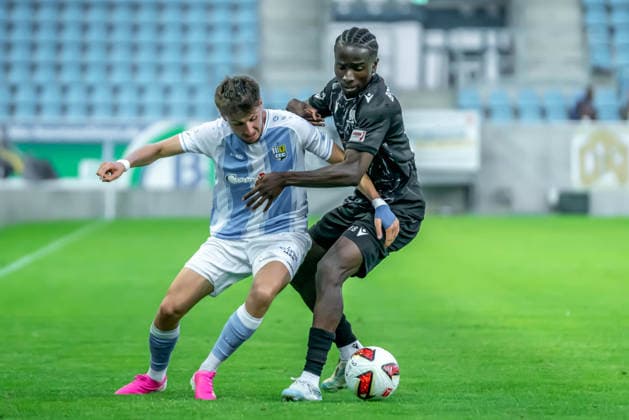 Chemnitz, Deutschland 31. Juli 2026: Regionalliga Nordost - 2026 2027 - Sp. 2 - Chemnitzer FC gegen BFC Preussen Im Bild: v. li. im Zweikampf Domenico Alberico (CFC) und Oluwaseunnla Eni-Owo Adekunle (BFC) *** Chemnitz, Germany, July 31, 2026; Northeast Regional League 2026–2027, Matchday 2: Chemnitzer FC vs. BFC Preussen. Pictured, from left, in a tackle: Domenico Alberico (CFC) and Oluwaseunnla Eni Owo Adekunle (BFC). Copyright: xFotostandx xNachtigallx