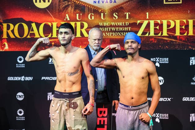 July 31, 2026: (L-R) Lightweights Dalis Kaleiopu and Yeyery Castillo face-off on stage during weigh-ins for the Roach Jr. vs Zepeda event at the Skybox Lounge inside the Virgin Hotels on July 31, 2026 in Las Vegas, NV. CSM. Las Vegas United States of America - ZUMAc04_ 20260731_zma_c04_211 Copyright: xChristopherxTrimx