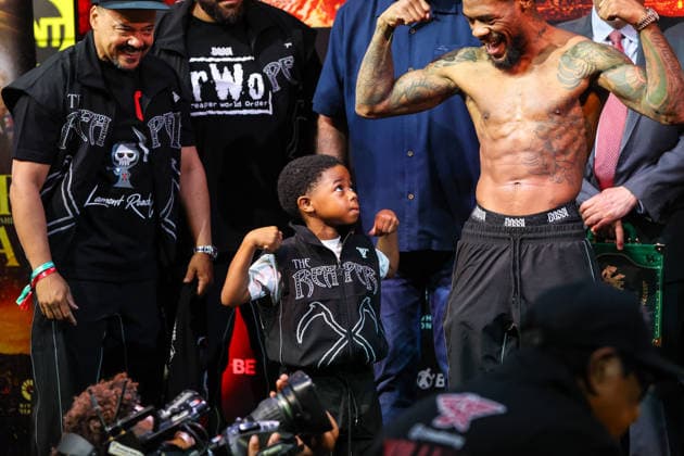 July 31, 2026: Lightweight Lamont Roach Jr. and son Amari on stage during weigh-ins for the Roach Jr. vs Zepeda event at the Skybox Lounge inside the Virgin Hotels on July 31, 2026 in Las Vegas, NV. CSM. Las Vegas United States of America - ZUMAc04_ 20260731_zma_c04_216 Copyright: xChristopherxTrimx