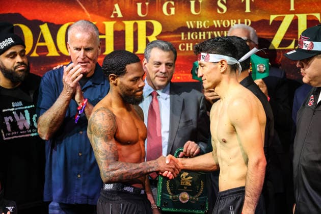 July 31, 2026: (L-R) Lightweights Lamont Roach Jr. and William Zepeda face-off on stage during weigh-ins for the Roach Jr. vs Zepeda event at the Skybox Lounge inside the Virgin Hotels on July 31, 2026 in Las Vegas, NV. CSM. Las Vegas United States of America - ZUMAc04_ 20260731_zma_c04_223 Copyright: xChristopherxTrimx