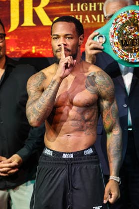 July 31, 2026: Lightweight Lamont Roach Jr. on stage during weigh-ins for the Roach Jr. vs Zepeda event at the Skybox Lounge inside the Virgin Hotels on July 31, 2026 in Las Vegas, NV. CSM. Las Vegas United States of America - ZUMAc04_ 20260731_zma_c04_225 Copyright: xChristopherxTrimx