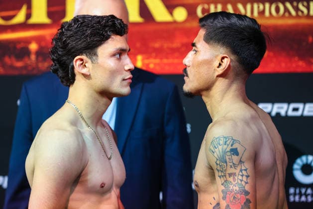July 31, 2026: (L-R) Junior Lightweights Gael Cabrera and Francisco Pedroza Portillo face-off on stage during weigh-ins for the Roach Jr. vs Zepeda event at the Skybox Lounge inside the Virgin Hotels on July 31, 2026 in Las Vegas, NV. CSM. Las Vegas United States of America - ZUMAc04_ 20260731_zma_c04_240 Copyright: xChristopherxTrimx