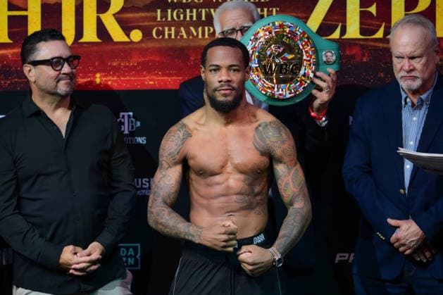 July 31, 2026, Las Vegas, Nevada, USA: LAMONT ROACH (C) and WILLIAM ZEPEDA both scaled at 134.6 lbs for the championship belt tomorrow nightÃ¢â‚¬â ¢s Golden Boy promotion at the Virgin Hotel in Las Vegas. Las Vegas USA - ZUMAo117 20260731_zsp_o117_004 Copyright: xMikaelxOnax