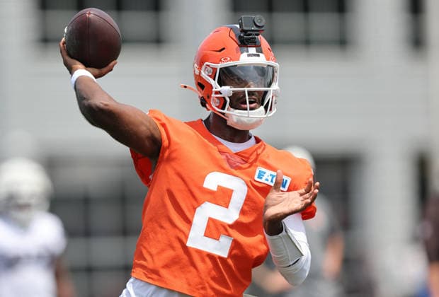 Cleveland Browns Shedeur Sanders (2) throws a pass during training camp in Berea, Ohio on Friday July 31, 2026.  CLE20260731115 AARONxJOSEFCZYK