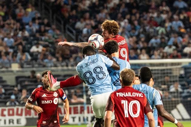 July 31, 2026, Bronx, New York, USA: Malachi Jones (88) of NYCFC, Jonathan Shore (32) of NYCFC and Djordje Mihailovic (10) of Toronto FC fight for air ball during Regular Season game between NYCFC and Toronto FC at Yankee stadium in New York, NY on July 31, 2026. Game ended in draw 1 - 1. Bronx USA - ZUMAr339 20260731_znp_r339_069 Copyright: xLevxRadinx