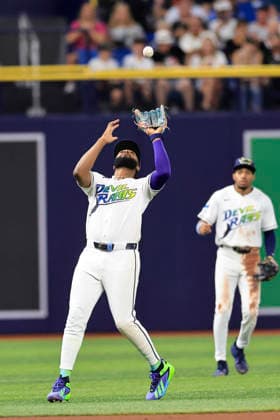 July 31, 2026, St. Petersburg, Florida, USA: Tampa Bay Rays third baseman Junior Caminero (13) catches a pop up off the bat of Chicago White Sox shortstop Colson Montgomery (12) during an MLB, Baseball Herren, USA game on July 31, 2026 at Tropicana Field. The White Sox beat the Rays 6-1. St. Petersburg USA - ZUMAh180 20260731_zsp_h180_091 Copyright: xKimxHukarix