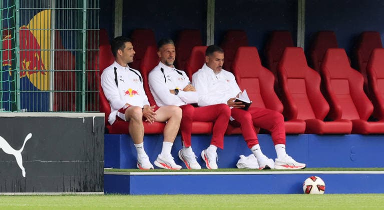 RB Leipzig Ð Verl Testspiel Leipzig, 01.08.2026, Red Bull Campus, Fussball, Testspiel , RB Leipzig vs. SC Verl , Im Bild von links: Co-Trainer Thomas Stefan Buck (RB Leipzig), Trainer Martin Demichelis, RB Leipzig, Co-Trainer Cristian Fiel (RB Leipzig) . , Nur zur redaktionellen Nutzung. Only editorial use. , *** RB Leipzig vs. Verl Friendly Match, Leipzig, August 1, 2026, Red Bull Campus, Soccer, Friendly Match, RB Leipzig vs. SC Verl, Pictured from left: Assistant Coach Thomas Stefan Buck (RB Leipzig), Head Coach Martin Demichelis (RB Leipzig), Assistant Coach Cristian Fiel (RB Leipzig), For editorial use only, Picture Point