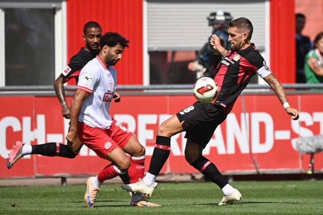 Robert ANDRICH (LEV) gegen Ekin CELEBI (RWE) Aktion, Zweikampf, Fussball 1. Bundesliga, Testspiel, testmatch, friendly match, Freundschaftsspiel, Bayer Leverkusen (LEV) - Rot Weiss Essen am 01.08.2026 in Leverkusen Deutschland. DFL regulations prohibit any use of photographs as image sequences and or quasi-video Â *** Robert ANDRICH LEV vs. Ekin CELEBI RWE Action, Tackle, Soccer, Bundesliga 1, Friendly Match, Bayer Leverkusen (LEV) vs. Rot-Weiss Essen on August 1, 2026, in Leverkusen, Germany. DFL regulations prohibit any use of photographs as image sequences and or quasi-video.