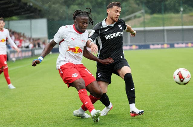 RB Leipzig Ð Verl Testspiel Leipzig, 01.08.2026, Red Bull Campus, Fussball, Testspiel , RB Leipzig vs. SC Verl , Im Bild von links: Johan Bakayoko ( 11, RB Leipzig), Bilal Yalcinkaya ( 10, Verl). , Nur zur redaktionellen Nutzung. Only editorial use. , *** RB Leipzig vs. Verl Friendly Match, Leipzig, August 1, 2026, Red Bull Campus, Soccer, Friendly Match, RB Leipzig vs. SC Verl, Pictured from left: Johan Bakayoko 11, RB Leipzig, Bilal Yalcinkaya 10, Verl, For editorial use only, Picture Point