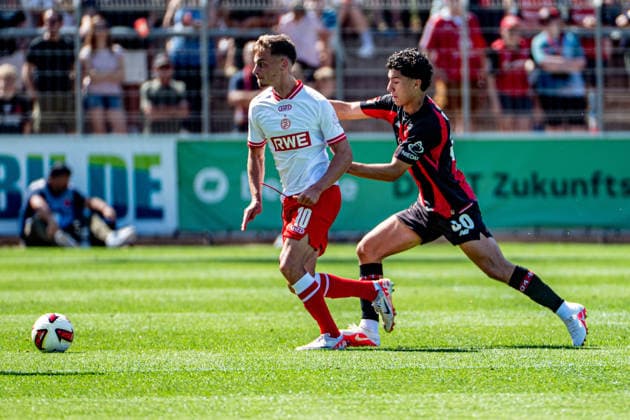 Testspiel Bayer 04 Leverkusen - Rot-Weiss Essen, am 01.08.2026, Ulrich-Haberland-Stadion, Leverkusen. Marvin Obuz (Rot-Weiss Essen 10), Ibrahim Maza (Bayer 04 Leverkusen 30), ; Testspiel Bayer 04 Leverkusen - Rot-Weiss Essen, am 01.08.2026, Ulrich-Haberland-Stadion, Leverkusen. *** Friendly Match: Bayer 04 Leverkusen vs. Rot Weiss Essen, August 1, 2026, Ulrich Haberland Stadium, Leverkusen; Marvin Obuz (Rot Weiss Essen) 10, Ibrahim Maza (Bayer 04 Leverkusen) 30; Friendly match between Bayer 04 Leverkusen and Rot Weiss Essen, on August 1, 2026, at Ulrich Haberland Stadium, Leverkusen Copyright: xBEAUTIFULxSPORTS Erlhofx