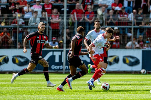 Testspiel Bayer 04 Leverkusen - Rot-Weiss Essen, am 01.08.2026, Ulrich-Haberland-Stadion, Leverkusen. Robert Andrich (Bayer 04 Leverkusen 8), Jeanuel Belocian (Bayer 04 Leverkusen 44), Jaka Äauber PotoÄnik (Rot-Weiss Essen 9), ; Testspiel Bayer 04 Leverkusen - Rot-Weiss Essen, am 01.08.2026, Ulrich-Haberland-Stadion, Leverkusen. *** Friendly Match: Bayer 04 Leverkusen vs. Rot-Weiss Essen, August 1, 2026, Ulrich Haberland Stadium, Leverkusen Robert Andrich (Bayer 04 Leverkusen) 8, Jeanuel Belocian (Bayer 04 Leverkusen) 44, Jaka Äauber PotoÄ u008Dnik, Rot Weiss Essen 9; Friendly Match: Bayer 04 Leverkusen vs. Rot Weiss Essen, August 1, 2026, Ulrich Haberland Stadium, Leverkusen Copyright: xBEAUTIFULxSPORTS Erlhofx