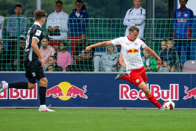 Lukas Klostermann (RB Leipzig, 16) schuss, schiesst den Ball, RB Leipzig vs SC Verl, Fussball, Testspiel, Saison 2026 27, 01.08..2026,¨ RB Leipzig vs SC Verl, Fussball, Testspiel, Saison 2026 27, 01.08.2026 Leipzig *** Lukas Klostermann, RB Leipzig, 16th shot, takes a shot, RB Leipzig vs. SC Verl, soccer, friendly match, 2026–27 season, August 1, 2026, RB Leipzig vs. SC Verl, soccer, friendly match, 2026–27 season, August 1, 2026, Leipzig Copyright: xEibner-Pressefoto LauraxRoemerx EP_LRR
