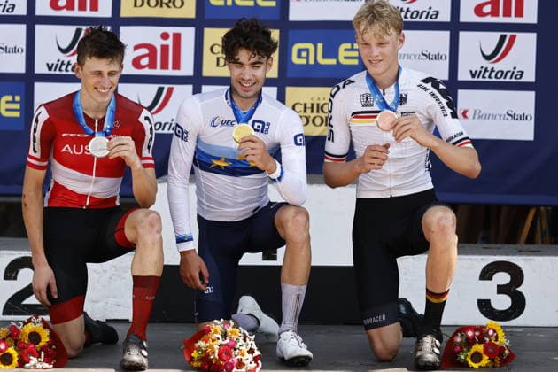 01.08.2026, Monteceneri, Monte Ceneri, 2026 UEC MTB European Championship, EM, Europameisterschaft XCO Men Junior s Final (cross country olympic), Michael Hettegger 4 (AUT) 2nd place and silver medal, Mathieu Ghibaudo 1 (FRA) 1st place, European Champion and gold medal and Elias Hückmann 7 (GER) 3rd place and bronze medal Monteceneri Monte Ceneri Ticino Switzerland *** August 1, 2026, Monteceneri, Monte Ceneri, 2026 UEC MTB European Championship XCO Men s Junior Final (Cross Country Olympic), Michael Hettegger 4 AUT, 2nd place and silver medal; Mathieu Ghibaudo 1 FRA, 1st place, European Champion, and gold medal; and Elias Hückmann 7 GER, 3rd place and bronze medal; Monteceneri, Monte Ceneri, Ticino, Switzerland Copyright: xJustPictures.ch FrancescoxMinghettix jp-en-FrMi-_NG_1245