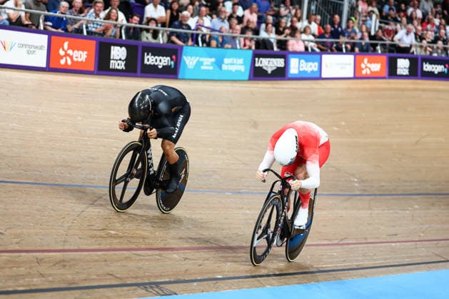 Glasgow 2026 Commonwealth Games Picture by Alex Whitehead SWpix.com - 01 08 2026 - Glasgow 2026 Commonwealth Games - Track cycling, Rad, Radsport, Bahnrad, Bahn and Para Track Cycling - Sir Chris Hoy Velodrome, Glasgow, Scotland - Men s Sprint 1 8 Finals - Mohd Azizulhasni Awang of Malaysia, Joseph Truman of England Glasgow Sir Chris Hoy Velodrome Scotland Copyright: x xSWpix.comx(t axPhotographyxHubxLtd)xAlexxWhitehead SWpix.comx SWP-3030-16981