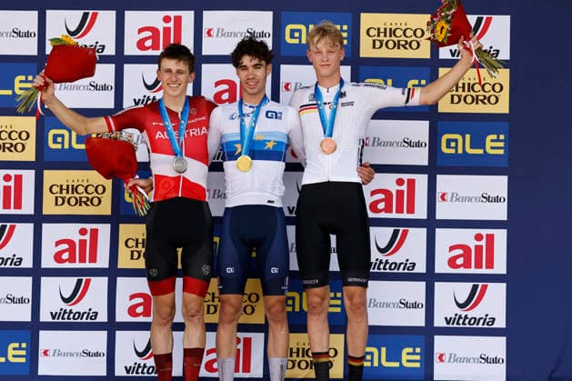 01.08.2026, Monteceneri, Monte Ceneri, 2026 UEC MTB European Championship, EM, Europameisterschaft XCO Men Junior s Final (cross country olympic), Michael Hettegger 4 (AUT) 2nd place and silver medal, Mathieu Ghibaudo 1 (FRA) 1st place, European Champion and gold medal and Elias Hückmann 7 (GER) 3rd place and bronze medal Monteceneri Monte Ceneri Ticino Switzerland *** August 1, 2026, Monteceneri, Monte Ceneri, 2026 UEC MTB European Championship XCO Men s Junior Final (Cross Country Olympic), Michael Hettegger 4 AUT, 2nd place and silver medal; Mathieu Ghibaudo 1 FRA, 1st place, European Champion, and gold medal; and Elias Hückmann 7 GER, 3rd place and bronze medal; Monteceneri, Monte Ceneri, Ticino, Switzerland Copyright: xJustPictures.ch FrancescoxMinghettix jp-en-FrMi-_NG_1222