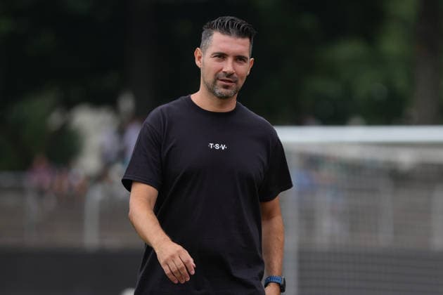 01.08.2026, Herren, Fussball, Saison 2026 2027, Regionalliga Bayern, 2. Spieltag: 1. FC Schweinfurt 1905 - TSV 1860 München Cheftrainer Alper Kayabunar (1860 München), Einzelbild Schweinfurt Riedel-Bau-Arena im Sachs-Stadio Bayern Unterfranken Deutschland *** August 1, 2026, Men s Soccer, 2026–2027 Season, Bavarian Regional League, Matchday 2: 1 FC Schweinfurt 1905 vs. TSV 1860 Munich; Head Coach Alper Kayabunar (1860 Munich); Single shot of the Schweinfurt Riedel Bau Arena at the Sachs Stadium, Bavaria, Lower Franconia, Germany