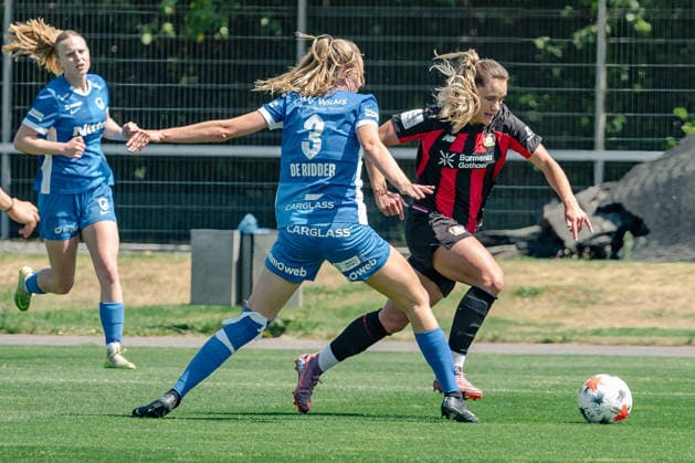 Zweikampf zwischen Robine DeRidder (KRC Genk Ladies, 03) und Paulina Tomasiak (Bayer 04 Leverkusen, 28). Bayer 04 Leverkusen vs. KRC Genk Ladies, Fussball, Frauen Bundesliga, Testspiel, Saison 2026 2027, 01.08.2026 DFL DFB Regulations prohibit any use of Photographs as image sequences and or Quasivideo Bayer 04 Leverkusen vs. KRC Genk Ladies, Fussball, Frauen Bundesliga, Testspiel, Saison 2026 2027, 01.08.2026 Leverkusen *** Tackle between Robine DeRidder (KRC Genk Ladies, 03) and Paulina Tomasiak (Bayer 04 Leverkusen, 28) – Bayer 04 Leverkusen vs. KRC Genk Ladies, Soccer, Women’s Bundesliga, Friendly Match, 2026–2027 Season, August 1, 2026 DFL DFB regulations prohibit any use of photographs as image sequences and or quasi-video Bayer 04 Leverkusen vs. KRC Genk Ladies, soccer, Women’s Bundesliga, friendly match, 2026–2027 season, August 1, 2026, Leverkusen Copyright: xEibner-Pressefoto ThomasxHaeslerx EP_THR
