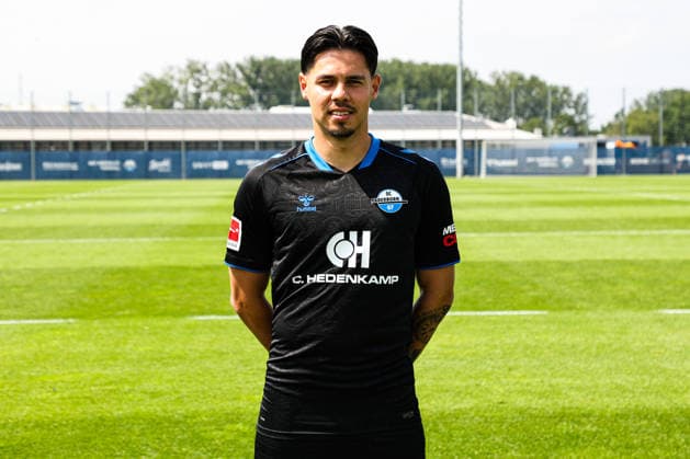 Raphael Obermair, SC Paderborn - 1. Fussball Bundesliga Porträttermin 1. BL 2026 2027 offizieller Fototermin SC Paderborn im Trainings- und Nachwuchsleistungszentrum in Paderborn - Porträt, Portrait, Einzelbild, Deutschland, Fussball, Maenner, GER, 31.07.2026 *** Raphael Obermair, SC Paderborn 1, Bundesliga Soccer, Portrait Session, 2026–2027 Bundesliga Season, Official Photo Session for SC Paderborn at the Training and Youth Development Center in Paderborn, Portrait, Individual Photo, Germany, Soccer, Men, GER, July 31, 2026 Christian Schroedter