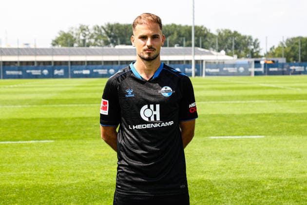 Luka Duric, SC Paderborn - 1. Fussball Bundesliga Porträttermin 1. BL 2026 2027 offizieller Fototermin SC Paderborn im Trainings- und Nachwuchsleistungszentrum in Paderborn - Porträt, Portrait, Einzelbild, Deutschland, Fussball, Maenner, GER, 31.07.2026 *** Luka Duric, SC Paderborn 1, Bundesliga Soccer, Portrait Session, Bundesliga 2026–2027, Official Photo Session for SC Paderborn at the Training and Youth Development Center in Paderborn, Portrait, Individual Photo, Germany, Soccer, Men, GER, July 31, 2026 Christian Schroedter