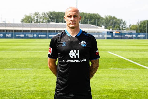 Sven Michel, SC Paderborn - 1. Fussball Bundesliga Porträttermin 1. BL 2026 2027 offizieller Fototermin SC Paderborn im Trainings- und Nachwuchsleistungszentrum in Paderborn - Porträt, Portrait, Einzelbild, Deutschland, Fussball, Maenner, GER, 31.07.2026 *** Sven Michel, SC Paderborn 1, Bundesliga Soccer, Portrait Session, 2026–2027 Season, Official Photo Session for SC Paderborn at the Training and Youth Development Center in Paderborn, Portrait, Individual Photo, Germany, Soccer, Men, GER, July 31, 2026 Christian Schroedter