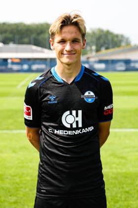 Albert Millgramm, SC Paderborn - 1. Fussball Bundesliga Porträttermin 1. BL 2026 2027 offizieller Fototermin SC Paderborn im Trainings- und Nachwuchsleistungszentrum in Paderborn - Porträt, Portrait, Einzelbild, Deutschland, Fussball, Maenner, GER, 31.07.2026 *** Albert Millgramm, SC Paderborn 1 Soccer Bundesliga Portrait Session 1 BL 2026–2027 Official Photo Session for SC Paderborn at the Training and Youth Development Center in Paderborn Portrait, Individual Photo, Germany, Soccer, Men, GER, July 31, 2026 Christian Schroedter