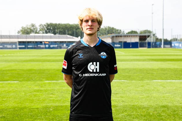 Mattes Hansen, SC Paderborn - 1. Fussball Bundesliga Porträttermin 1. BL 2026 2027 offizieller Fototermin SC Paderborn im Trainings- und Nachwuchsleistungszentrum in Paderborn - Porträt, Portrait, Einzelbild, Deutschland, Fussball, Maenner, GER, 31.07.2026 *** Mattes Hansen, SC Paderborn 1 Soccer Bundesliga Portrait Session 1 BL 2026–2027 Official Photo Session for SC Paderborn at the Training and Youth Development Center in Paderborn Portrait, Individual Photo, Germany, Soccer, Men, GER, July 31, 2026 Christian Schroedter