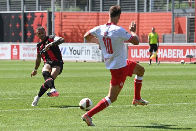 Aleix GARCIA (LEV) gegen Marvin OBUZ (RWE) Aktion, Zweikampf, Fussball 1. Bundesliga, Testspiel, testmatch, friendly match, Freundschaftsspiel, Bayer Leverkusen (LEV) - Rot Weiss Essen 3-0, am 01.08.2026 in Leverkusen Deutschland. DFL regulations prohibit any use of photographs as image sequences and or quasi-video Â *** Aleix GARCIA LEV vs. Marvin OBUZ RWE Action, Tackle, Soccer, Bundesliga 1, Friendly Match, Bayer Leverkusen LEV vs. Rot-Weiss Essen 3–0, on August 1, 2026, in Leverkusen, Germany. DFL regulations prohibit any use of photographs as image sequences and or quasi-video.