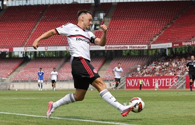 01.08.2026 - Fussball - Saison 2026 2027 - Testspiel Freundschaftsspiel Vorbereitungsspiel: 1. FC Nürnberg Nuernberg FCN ( Club ) - Real Oviedo - Sportfoto Zink DaMa - xdaxmax - Julian Justvan (10, 1. FC Nürnberg FCN ) flankt Flanke *** August 1, 2026 Soccer Season 2026–2027 Exhibition Match Friendly Match Preseason Match 1 FC Nürnberg Nuremberg FCN Club Real Oviedo Sports Photo Zink DaMa xdaxmax Julian Justvan 10, 1 FC Nuremberg FCN crosses Cross