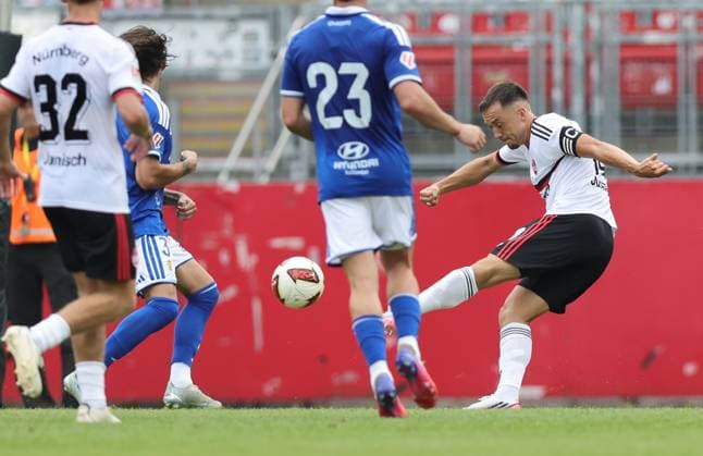 01.08.2026 - Fussball - Saison 2026 2027 - Testspiel Freundschaftsspiel Vorbereitungsspiel: 1. FC Nürnberg Nuernberg FCN ( Club ) - Real Oviedo - Sportfoto Zink DaMa - xdaxmax - Julian Justvan (10, 1. FC Nürnberg FCN ) mit Torschuss *** August 1, 2026 Soccer Season 2026–2027 Exhibition Match Friendly Match Preseason Match 1 FC Nürnberg Nuremberg FCN Club Real Oviedo Sports Photo Zink DaMa xdaxmax Julian Justvan 10, 1 FC Nuremberg FCN taking a shot on goal