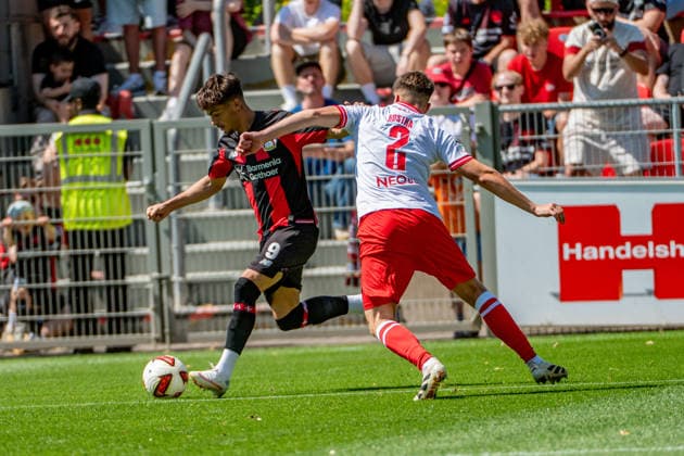 Testspiel Bayer 04 Leverkusen - Rot-Weiss Essen, am 01.08.2026, Ulrich-Haberland-Stadion, Leverkusen. Alfonso Moreira (Bayer 04 Leverkusen 9), Michael Kostka (Rot-Weiss Essen 2), ; Testspiel Bayer 04 Leverkusen - Rot-Weiss Essen, am 01.08.2026, Ulrich-Haberland-Stadion, Leverkusen. *** Friendly Match: Bayer 04 Leverkusen vs. Rot-Weiss Essen, August 1, 2026, Ulrich Haberland Stadium, Leverkusen; Alfonso Moreira (Bayer 04 Leverkusen) 9, Michael Kostka (Rot-Weiss Essen) 2; Friendly match: Bayer 04 Leverkusen vs. Rot-Weiss Essen, August 1, 2026, Ulrich Haberland Stadium, Leverkusen Copyright: xBEAUTIFULxSPORTS Erlhofx