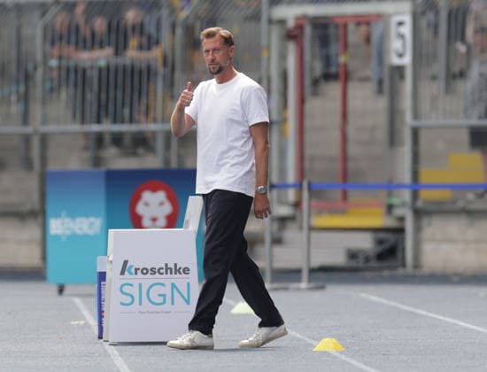 Cheftrainer Lars Kornetka (Eintracht Braunschweig) Fussball, Herren, Saison 2026 2027 2.BL, Eintracht Stadion, Eintracht Braunschweig gegen RAAL La Louviere, Saisonvorbereitung, Testspiel DFL REGULATIONS PROHIBIT ANY USE OF PHOTOGRAPHS AS IMAGE SEQUENCES AND OR QUASI-VIDEO. *** Head Coach Lars Kornetka, Eintracht Braunschweig Soccer, Men s Team, 2026–2027 Season, 2nd Bundesliga, Eintracht Stadium, Eintracht Braunschweig vs. RAAL La Louvière, preseason, friendly match. DFL REGULATIONS PROHIBIT ANY USE OF PHOTOGRAPHS AS IMAGE SEQUENCES AND OR QUASI-VIDEO