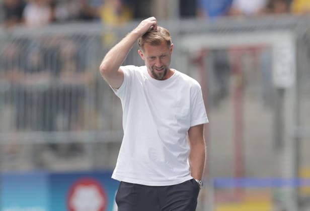 Cheftrainer Lars Kornetka (Eintracht Braunschweig) Fussball, Herren, Saison 2026 2027 2.BL, Eintracht Stadion, Eintracht Braunschweig gegen RAAL La Louviere, Saisonvorbereitung, Testspiel DFL REGULATIONS PROHIBIT ANY USE OF PHOTOGRAPHS AS IMAGE SEQUENCES AND OR QUASI-VIDEO. *** Head Coach Lars Kornetka, Eintracht Braunschweig Soccer, Men s Team, 2026–2027 Season, 2nd Bundesliga, Eintracht Stadium, Eintracht Braunschweig vs. RAAL La Louvière, preseason, friendly match. DFL REGULATIONS PROHIBIT ANY USE OF PHOTOGRAPHS AS IMAGE SEQUENCES AND OR QUASI-VIDEO