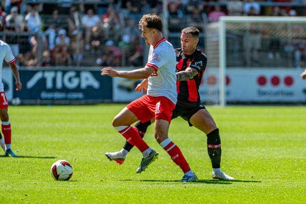 Testspiel Bayer 04 Leverkusen - Rot-Weiss Essen, am 01.08.2026, Ulrich-Haberland-Stadion, Leverkusen. Noah Pesch (Rot-Weiss Essen 11), Aleix Garcia (Bayer 04 Leverkusen 24), ; Testspiel Bayer 04 Leverkusen - Rot-Weiss Essen, am 01.08.2026, Ulrich-Haberland-Stadion, Leverkusen. *** Friendly Match: Bayer 04 Leverkusen vs. Rot Weiss Essen, August 1, 2026, Ulrich Haberland Stadium, Leverkusen; Noah Pesch (Rot Weiss Essen) 11, Aleix Garcia (Bayer 04 Leverkusen) 24; Friendly match: Bayer 04 Leverkusen vs. Rot Weiss Essen, August 1, 2026, Ulrich Haberland Stadium, Leverkusen Copyright: xBEAUTIFULxSPORTS Erlhofx