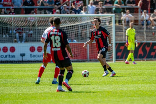 Testspiel Bayer 04 Leverkusen - Rot-Weiss Essen, am 01.08.2026, Ulrich-Haberland-Stadion, Leverkusen. Arthur (Bayer 04 Leverkusen 13), Tim Oermann (Bayer 04 Leverkusen 15), ; Testspiel Bayer 04 Leverkusen - Rot-Weiss Essen, am 01.08.2026, Ulrich-Haberland-Stadion, Leverkusen. *** Friendly Match: Bayer 04 Leverkusen vs. Rot Weiss Essen, on August 1, 2026, Ulrich Haberland Stadium, Leverkusen Arthur Bayer 04 Leverkusen 13, Tim Oermann Bayer 04 Leverkusen 15, Friendly match: Bayer 04 Leverkusen vs. Rot-Weiss Essen, on August 1, 2026, Ulrich Haberland Stadium, Leverkusen Copyright: xBEAUTIFULxSPORTS Erlhofx