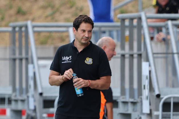 01.08.2026, Fussball, Herren, Testspiel, Saison 2026 2027, 1. FC Saarbrücken - US Thionville Lusitanos, Trainer Argirios Giannikis (1. FC Saarbrücken) Saarbrücken Ludwigsparkstadion Saarland Deutschland (DEU) *** August 1, 2026, Soccer, Men s, Friendly Match, 2026–2027 Season, 1 FC Saarbrücken vs. US Thionville Lusitanos, Coach Argirios Giannikis, 1 FC Saarbrücken, Saarbrücken, Ludwigsparkstadion, Saarland, Germany, DEU Copyright: xSebastianxBachx