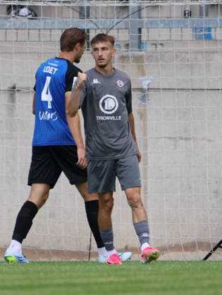 01.08.2026, Fussball, Herren, Testspiel, Saison 2026 2027, 1. FC Saarbrücken - US Thionville Lusitanos, Torjubel zum 0:1, Torschütze: Kylian Tubio (US Thionville Lusitanos) Saarbrücken Ludwigsparkstadion Saarland Deutschland (DEU) *** August 1, 2026, Soccer, Men s, Friendly Match, 2026–2027 Season, 1 FC Saarbrücken vs. US Thionville Lusitanos, Goal celebration for the 0–1, Goal scorer Kylian Tubio, US Thionville Lusitanos, Saarbrücken, Ludwigsparkstadion, Saarland, Germany, DEU Copyright: xSebastianxBachx