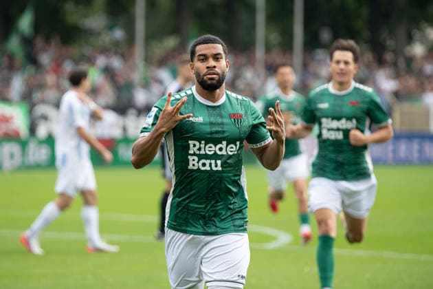 1. FC 1905 Schweinfurt vs. TSV 1860 Munich, Sachs-Stadion Football, Regionalliga Bayern 1. FC 1905 Schweinfurt vs. TSV 1860 Munich 1 Aug 2026 Sachs-Stadion , Schweinfurt, Germany Image: Jason Prodanovic (FC05) scoring the 1:0 in the 4th minute and celebrating with his teammates. DFL REGULATIONS PROHIBIT ANY USE OF PHOTOGRAPHS AS IMAGE SEQUENCES AND OR QUASI-VIDEO Copyright: xPresseFotoxEvansx