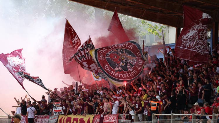 01.08.2026, xrekx, Fussball Testspiel, FC Metz - 1.FC Kaiserslautern v.l. FCK Fans ,Stimmung, Schals, Ultras, Zuschauer, Besucher, Choreo, Choreografie, atmosphere, scarves, spectators, visitors (DFL DFB REGULATIONS PROHIBIT ANY USE OF PHOTOGRAPHS as IMAGE SEQUENCES and or QUASI-VIDEO) Metz *** August 1, 2026, xrekx, Soccer Friendly Match, FC Metz vs. FC Kaiserslautern, FCK Fans, Atmosphere, Scarves, Ultras, Spectators, Visitors, Choreography, choreography, atmosphere, scarves, spectators, visitors DFL and DFB regulations prohibit any use of photographs as image sequences and or quasi-video Metz