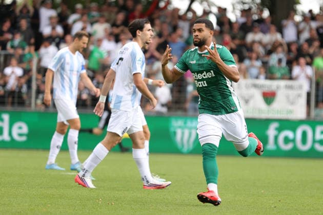 01.08.2026, Herren, Fussball, Saison 2026 2027, Regionalliga Bayern, 2. Spieltag: 1. FC Schweinfurt 1905 - TSV 1860 München Torschütze Jason Prodanovic (FC Schweinfurt 05, 17) feiert sein 1:0 Schweinfurt Riedel-Bau-Arena im Sachs-Stadio Bayern Unterfranken Deutschland *** August 1, 2026, Men s Soccer, 2026–2027 Season, Bavarian Regional League, Matchday 2: 1 FC Schweinfurt 1905 vs. TSV 1860 Munich. Goal scorer: Jason Prodanovic (FC Schweinfurt 05, 17) celebrates his 1-0 goal at the Schweinfurt Riedel Bau Arena in Sachs, Lower Franconia, Bavaria, Germany
