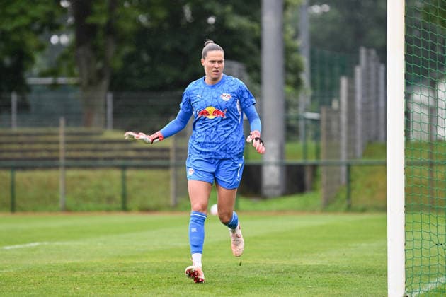 Fußball I Frauen I Saison 2026-2027 I Freundschaftsspiel I RB Leipzig - VfL Wolfsburg I 01.08.2026 Elvira Johanna Herzog (1, Rasenballsport Leipzig) Freisteller, Nahaufnahme, Porträt, Portrait, Einzelfoto, Einzelbild, Körper Markranstädt Rasenplatz, Stadion am Bad Großfeld, Am Stadtbad 30 Sachsen Deutschland *** Soccer I Women s I 2026–2027 Season I Friendly Match I RB Leipzig vs. VfL Wolfsburg I August 1, 2026 Elvira Johanna Herzog 1, Rasenballsport Leipzig, cutout, close-up, portrait, single photo, single image, body, Markranstädt grass field, Stadion am Bad Großfeld, Am Stadtbad 30, Saxony, Germany Copyright: xLobeca InesxHähnelx