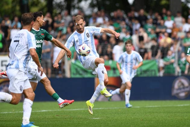 1. FC 1905 Schweinfurt vs. TSV 1860 Munich, Sachs-Stadion Football, Regionalliga Bayern 1. FC 1905 Schweinfurt vs. TSV 1860 Munich 1 Aug 2026 Sachs-Stadion , Schweinfurt, Germany Image: Max Christiansen (Munich) Scoring the 1:1 goal in the 36th minute and celebrating with his teammates. DFL REGULATIONS PROHIBIT ANY USE OF PHOTOGRAPHS AS IMAGE SEQUENCES AND OR QUASI-VIDEO Copyright: xPresseFotoxEvansx